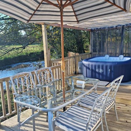 Готель Riverside Cabin At Pen-Y-Bont Mill Освестрі Екстер'єр фото