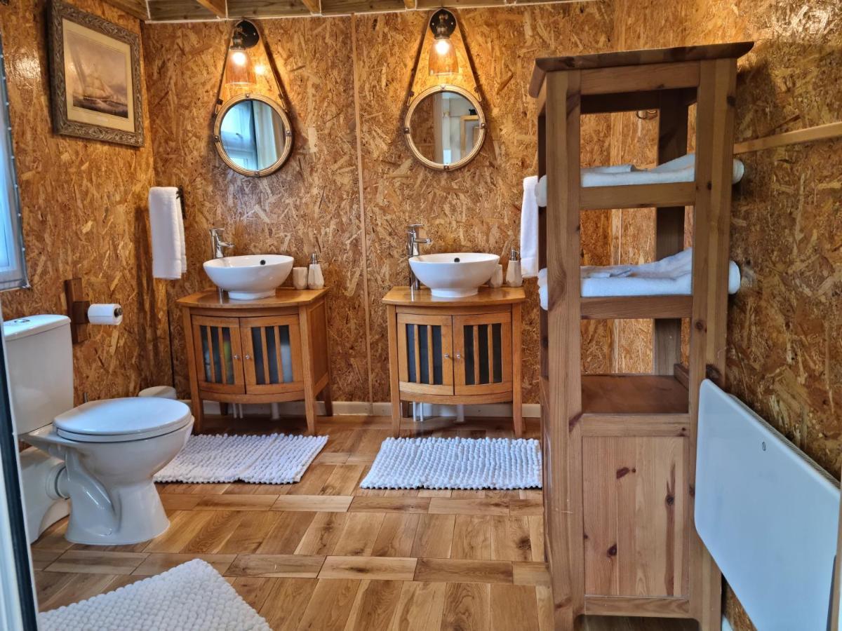Готель Riverside Cabin At Pen-Y-Bont Mill Освестрі Екстер'єр фото